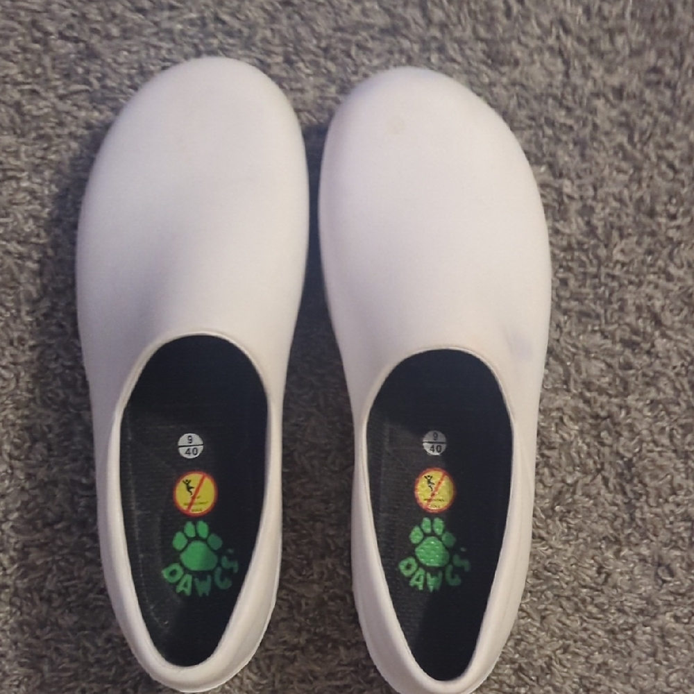 Dawgs White Slippers Ultimate Comfort